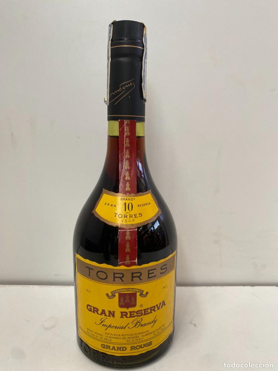 Botellas antiguas: BOTELLA BRANDY GRAN RESERVA TORRES 70CL PRECINTADA - Foto 1