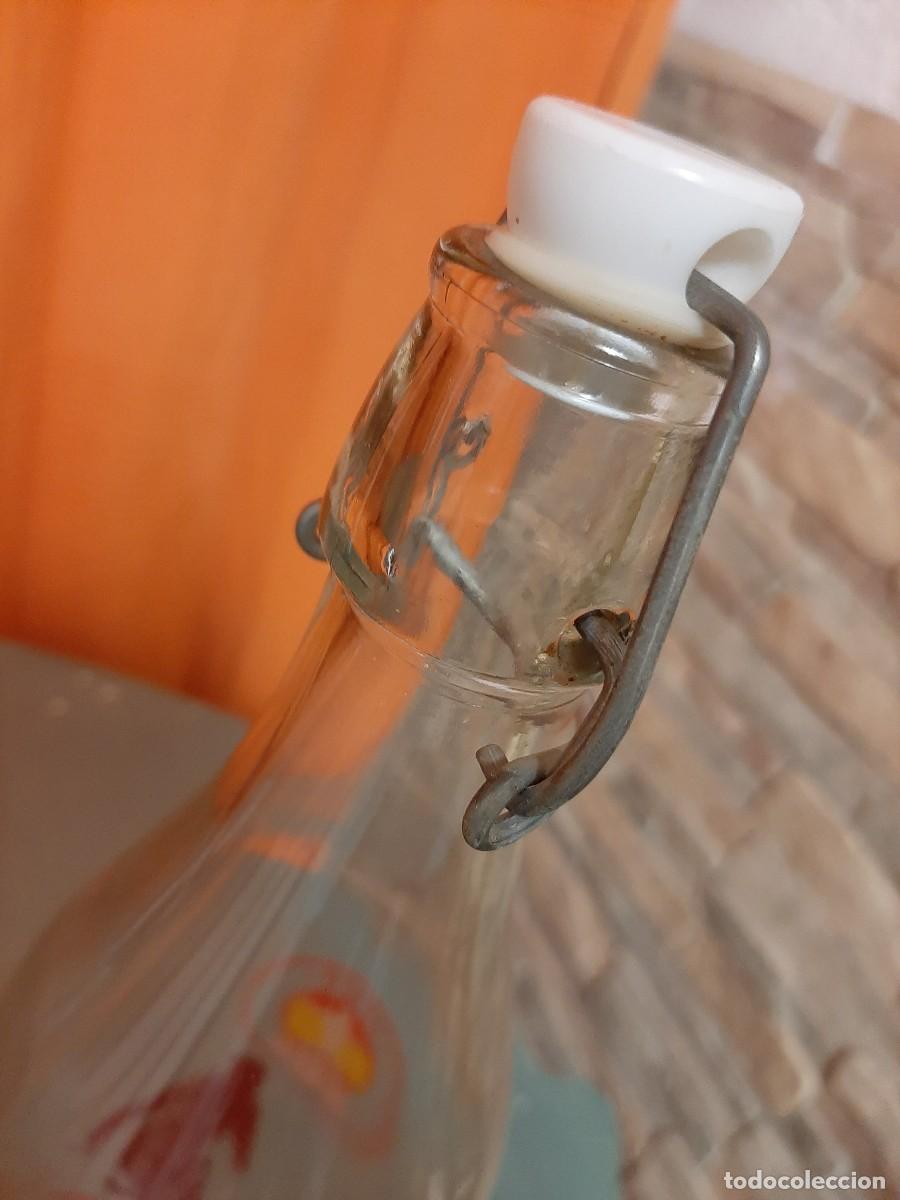 Botellas antiguas: BOTELLA ESPA&Ntilde;A CERVE - Foto 6