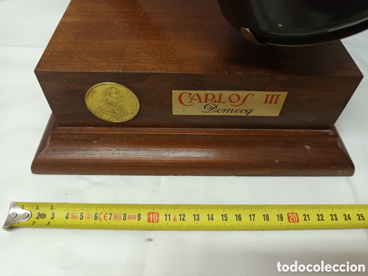 Botellas antiguas: Gran expositor Carlos III antiguo - Foto 2