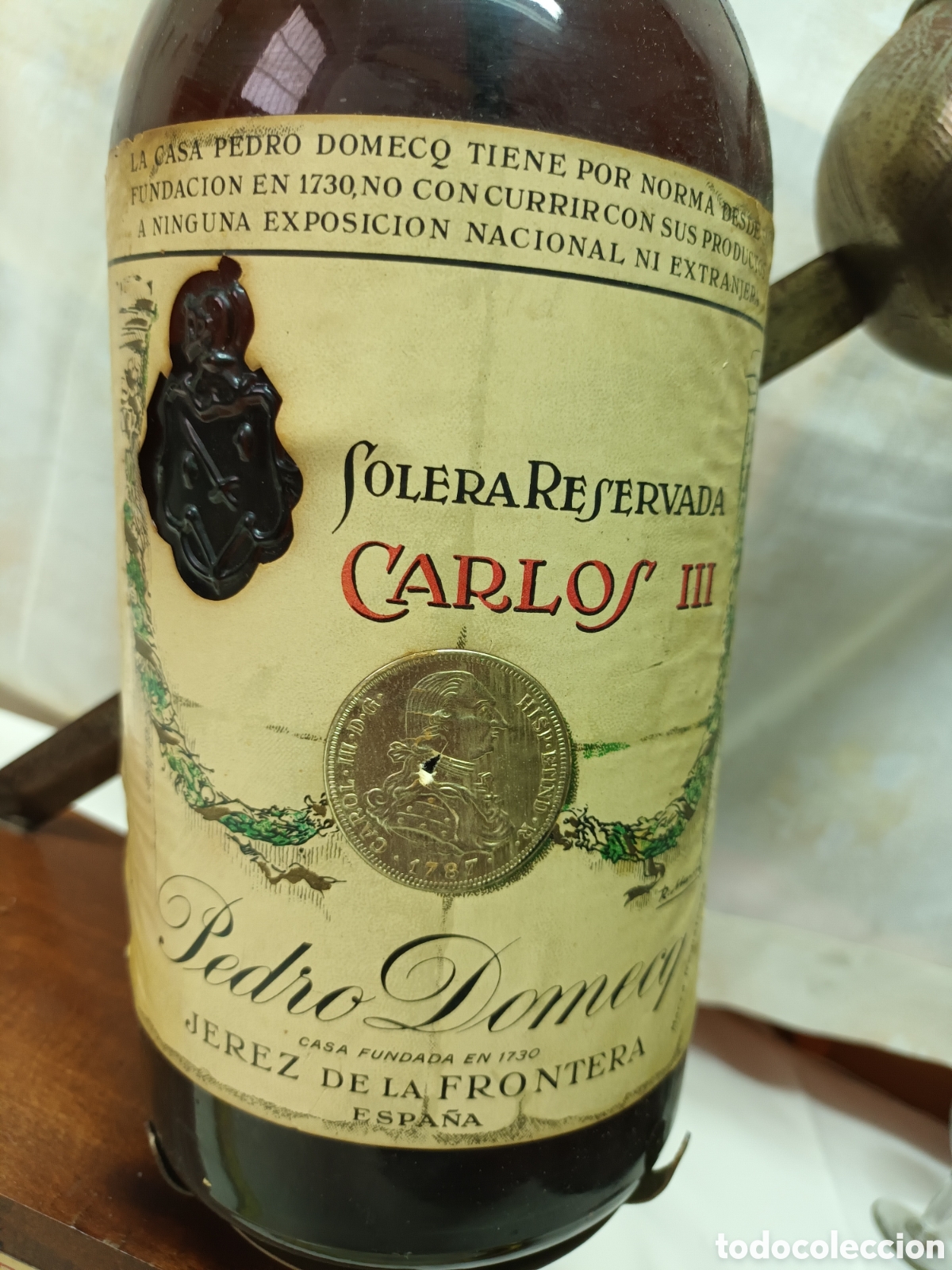Botellas antiguas: Gran expositor Carlos III antiguo - Foto 3