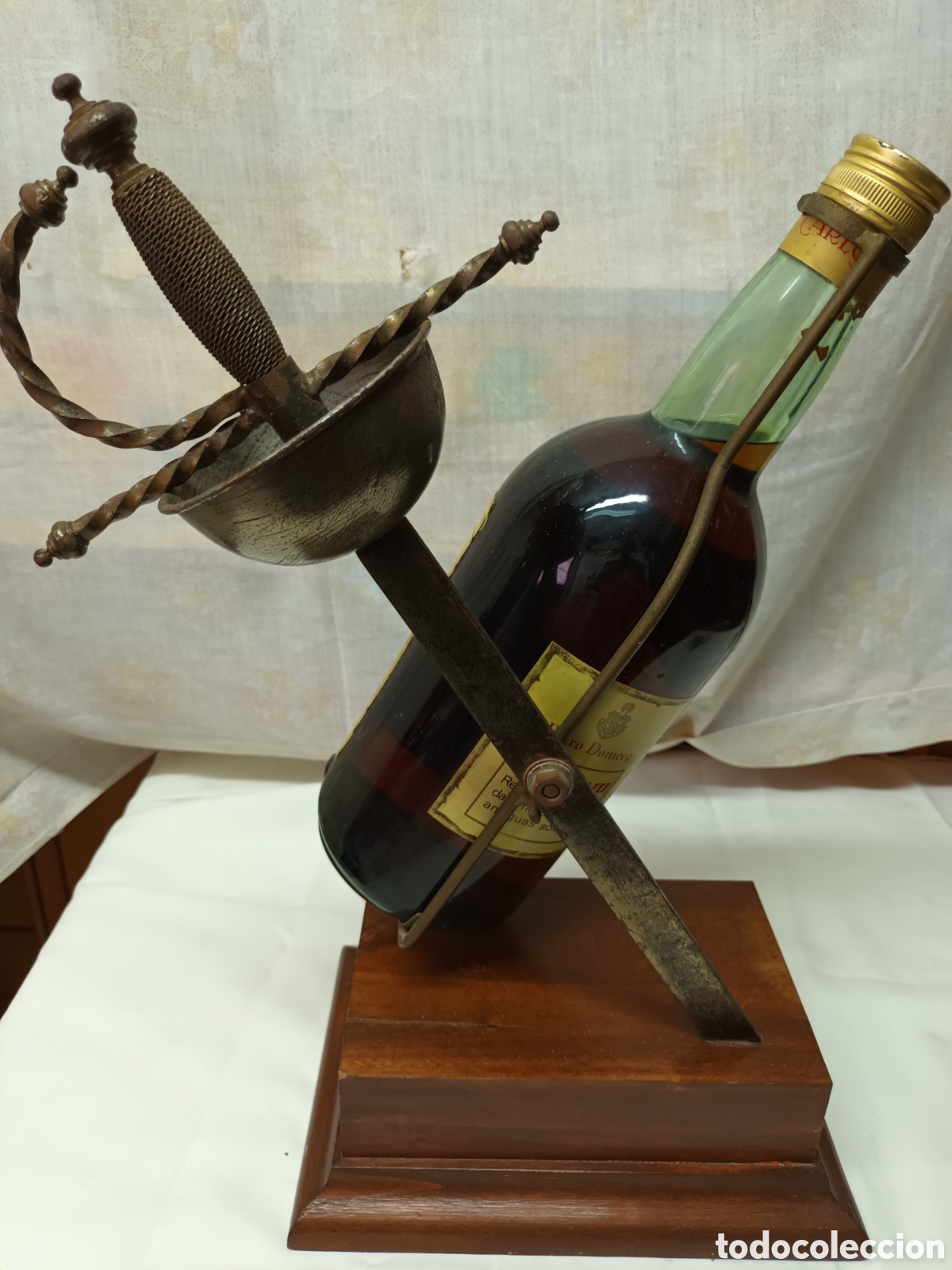 Botellas antiguas: Gran expositor Carlos III antiguo - Foto 5