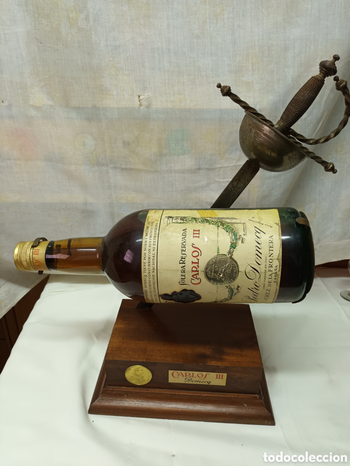 Botellas antiguas: Gran expositor Carlos III antiguo - Foto 8