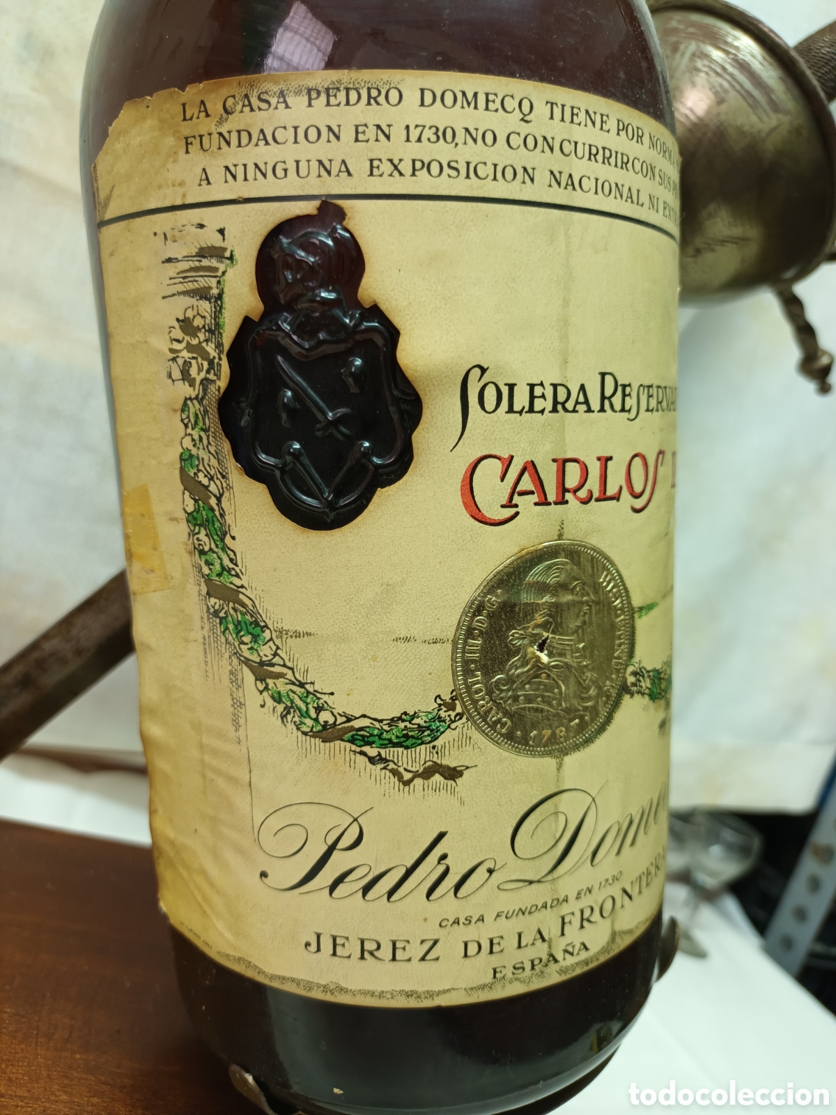 Botellas antiguas: Gran expositor Carlos III antiguo - Foto 9