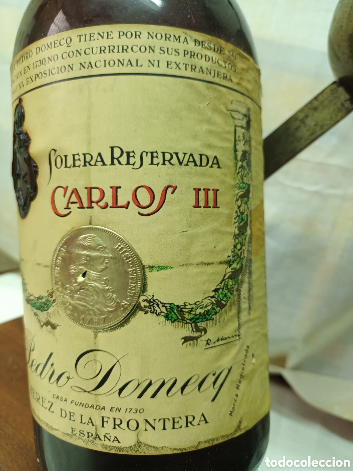 Botellas antiguas: Gran expositor Carlos III antiguo - Foto 10