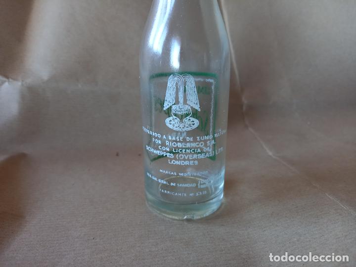 Botellas antiguas: Botella de Schweppes lim&oacute;n naranja - Foto 4