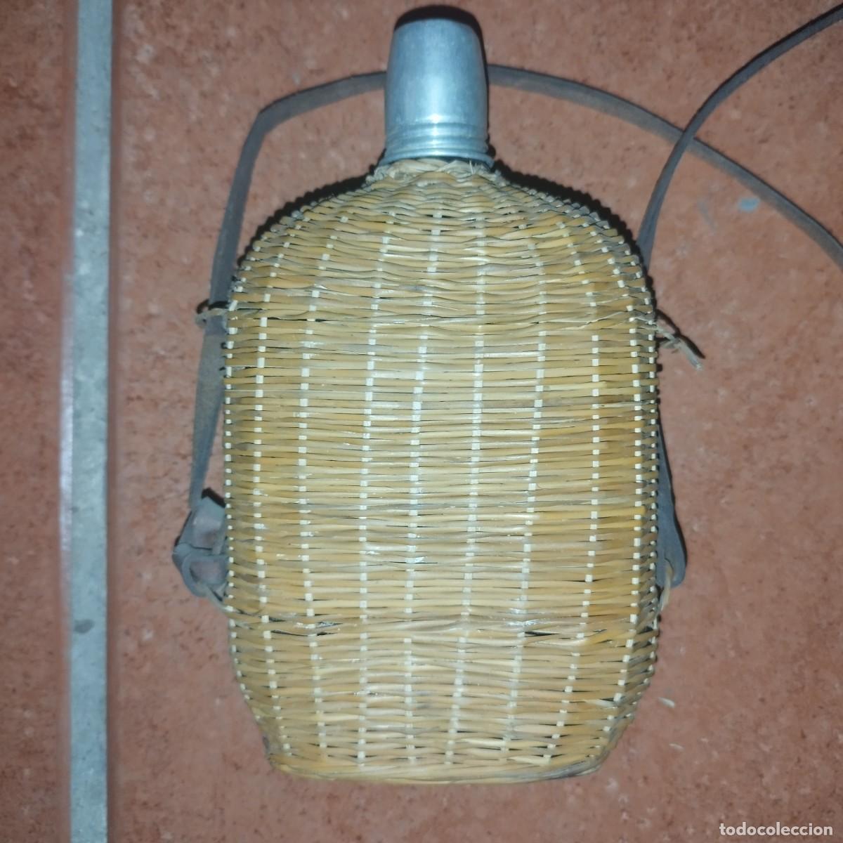 Botellas antiguas: Antigua Cantimplora - Botella de Cristal Forrada de Mimbre - - Foto 3