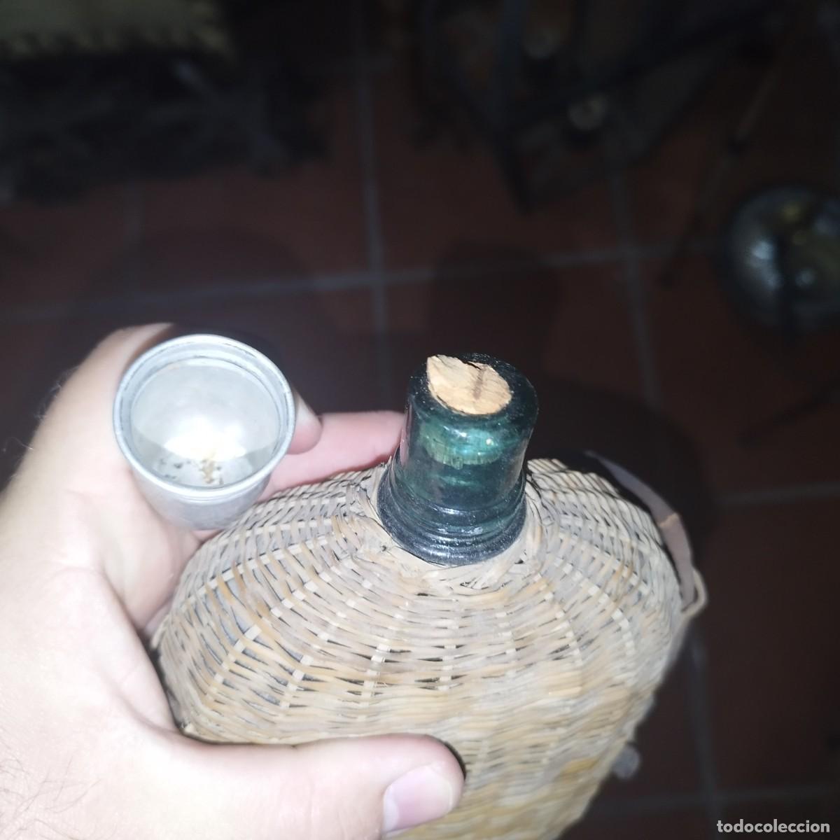 Botellas antiguas: Antigua Cantimplora - Botella de Cristal Forrada de Mimbre - - Foto 9