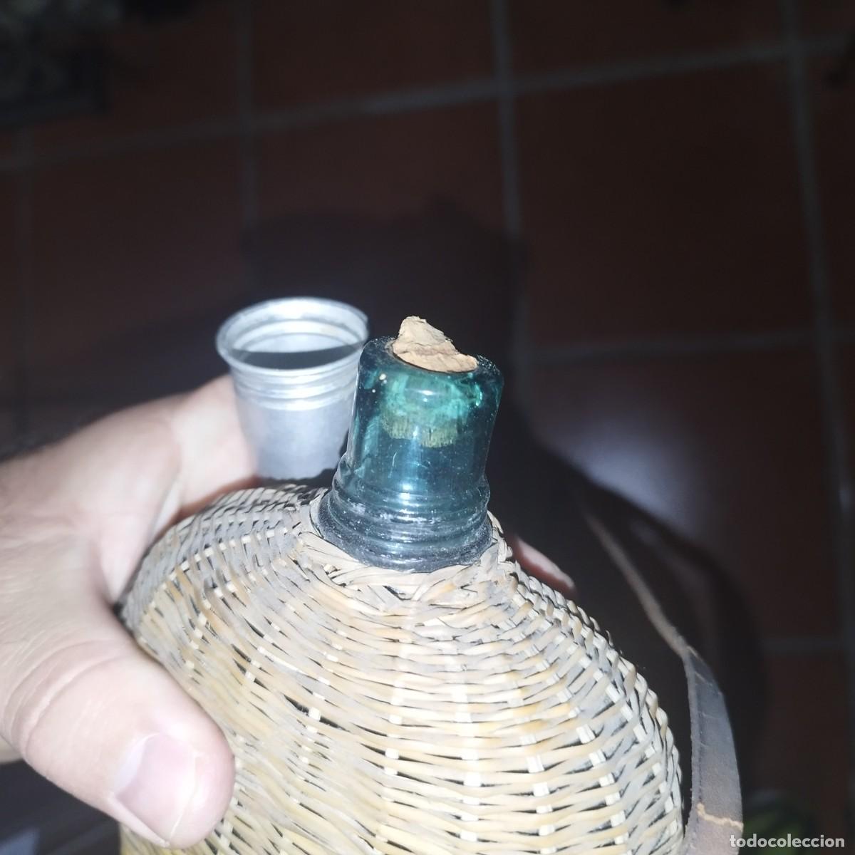 Botellas antiguas: Antigua Cantimplora - Botella de Cristal Forrada de Mimbre - - Foto 10