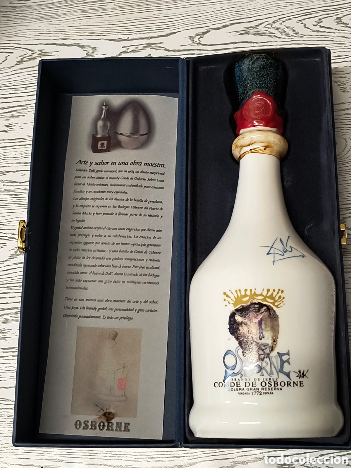 Botellas antiguas: Botella de brandy de jerez, conde de osborne, solera gran reserva, porcelana arcadia, firma dali