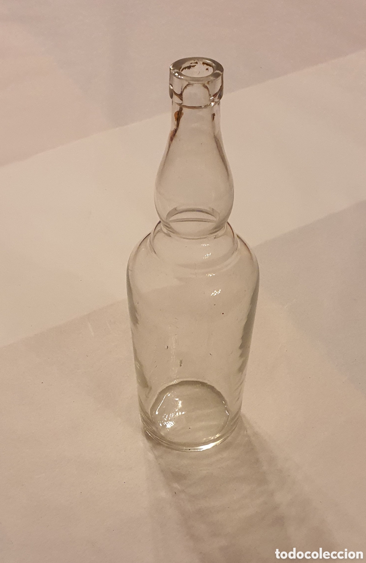Botellas antiguas: Antigua botella de cristal - Foto 1