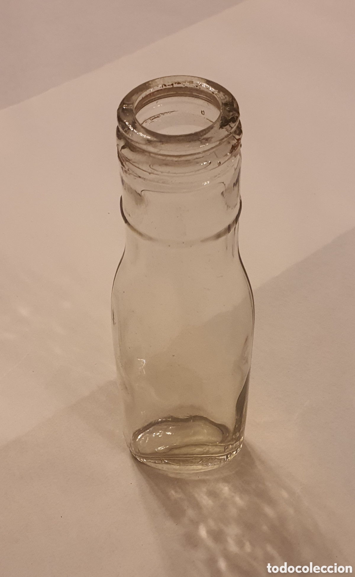 Botellas antiguas: Antigua botella cristal - Foto 1