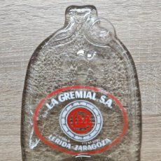 Botellas antiguas: BOTELLA GASEOSA LA GREMIAL LLEIDA CHAFADA O PRENSADA UNICA NUNCA VISTA