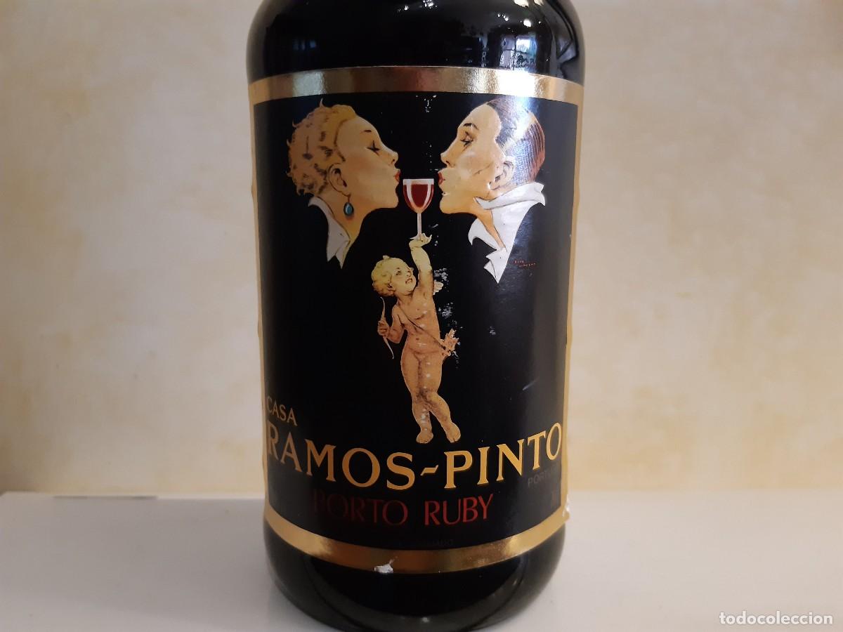 Botellas antiguas: Botella de Oporto Ramos Pinto - Foto 2