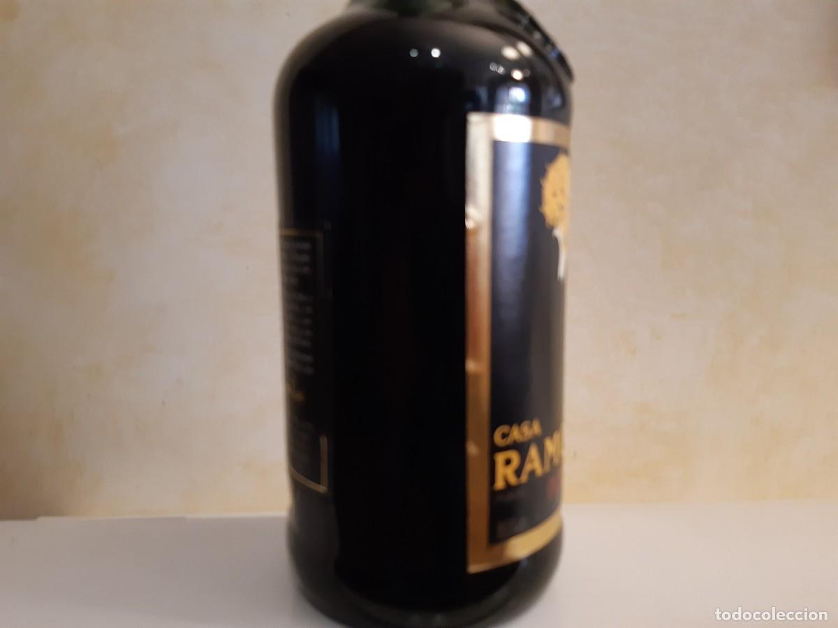 Botellas antiguas: Botella de Oporto Ramos Pinto - Foto 9
