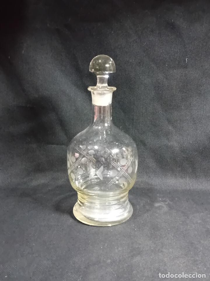 Botellas antiguas: BOTELLA DE CRISTAL TALLADO - Foto 2