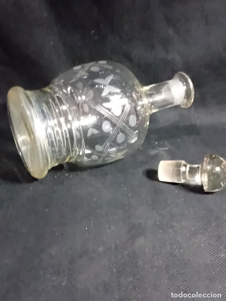 Botellas antiguas: BOTELLA DE CRISTAL TALLADO - Foto 4