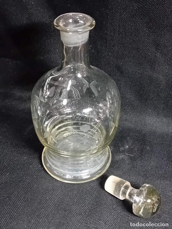 Botellas antiguas: BOTELLA DE CRISTAL TALLADO - Foto 6