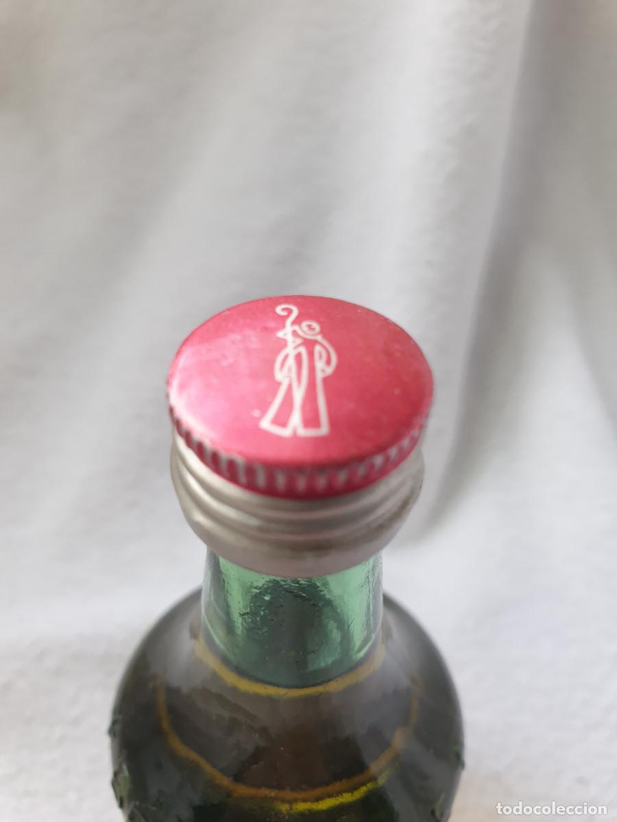 Botellas antiguas: BOTELLA COLECCI&Oacute;N LICOR BENEDICTINE - Foto 3