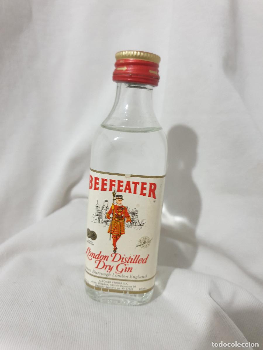 Botellas antiguas: BOTELLA COLECCI&Oacute;N BEEFEATER - Foto 1