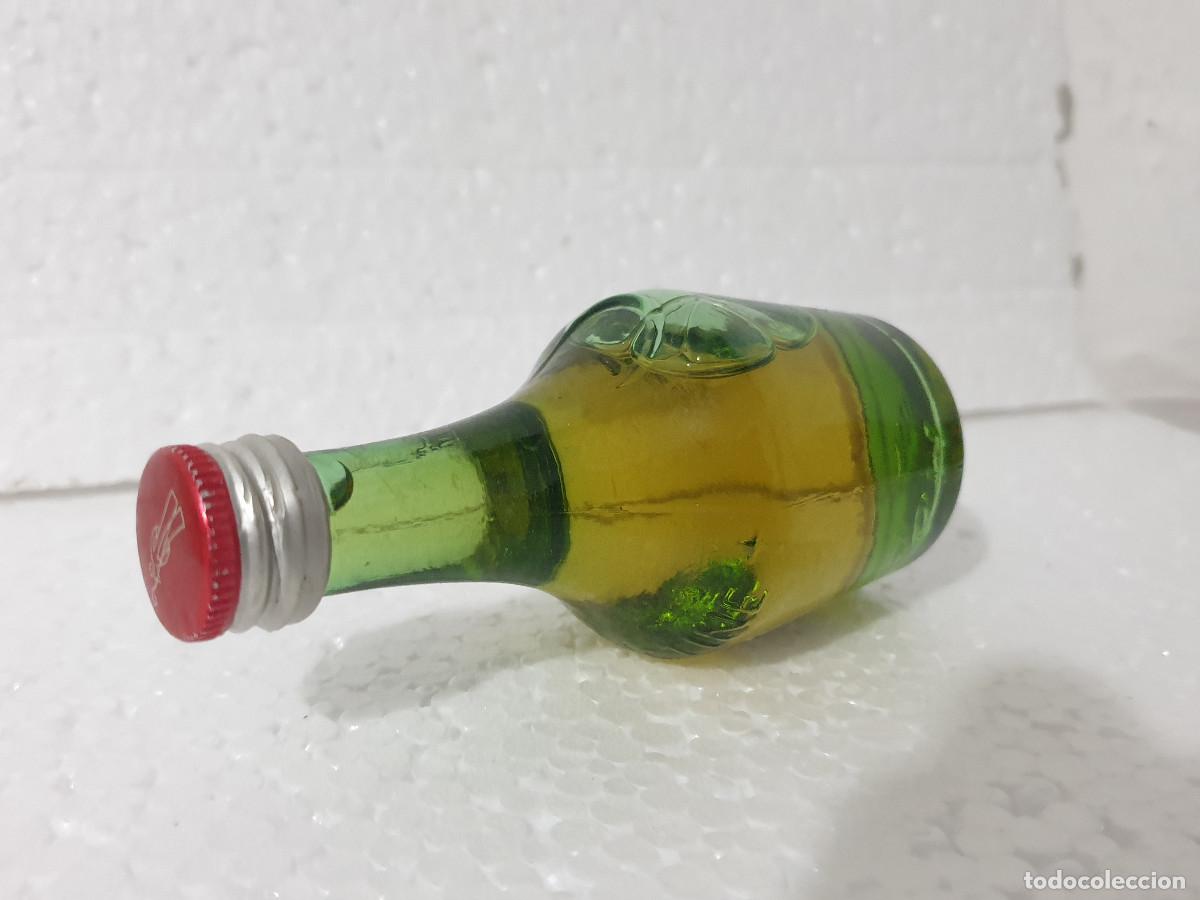 Botellas antiguas: BOTELLA COLECCI&Oacute;N LICOR BENEDICTINE - Foto 3