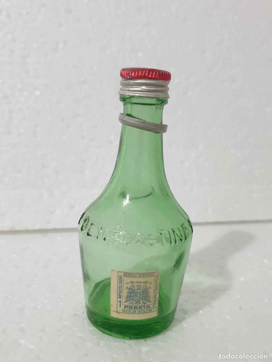 Botellas antiguas: BOTELLA COLECCI&Oacute;N LICOR BENEDICTINE - Foto 2