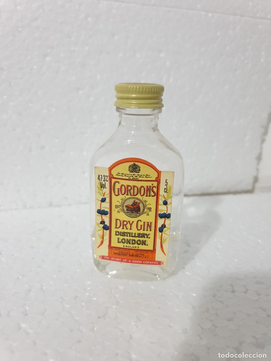 Botellas antiguas: BOTELLA COLECCI&Oacute;N GIN GORDONS - Foto 1