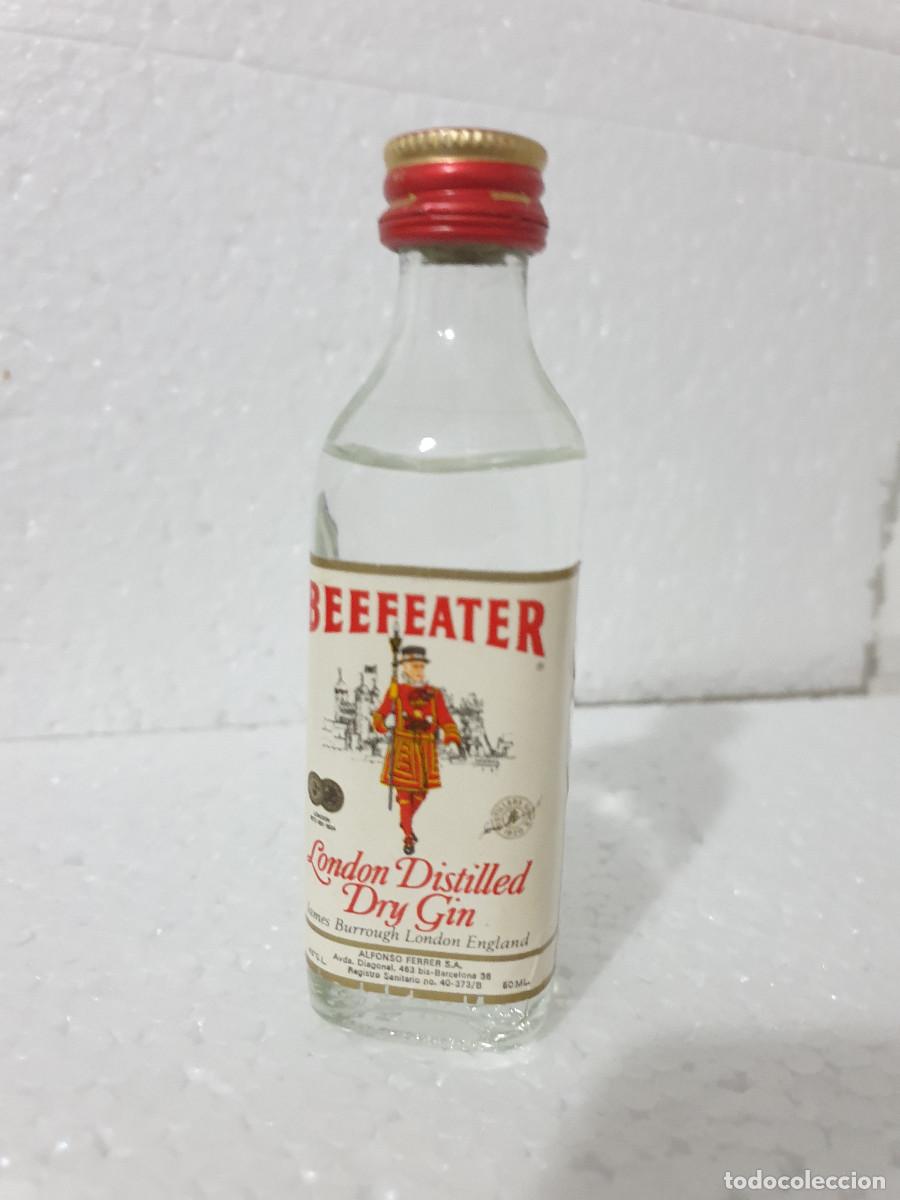 Botellas antiguas: BOTELLA COLECCI&Oacute;N BEEFEATER - Foto 1