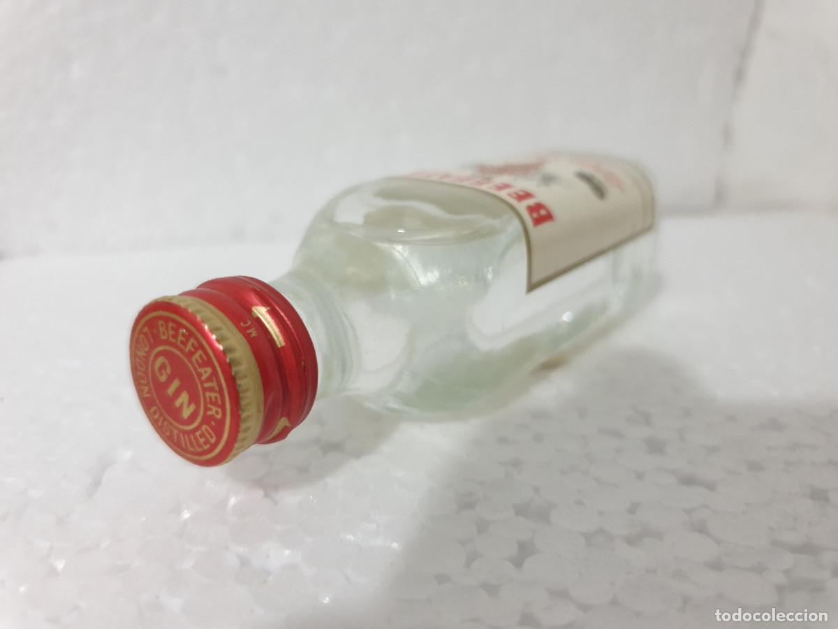 Botellas antiguas: BOTELLA COLECCI&Oacute;N BEEFEATER - Foto 3