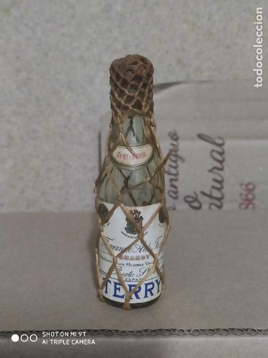 Botellas antiguas: miniatura brandy centenario de terry impuesto 4 centimos - Foto 1