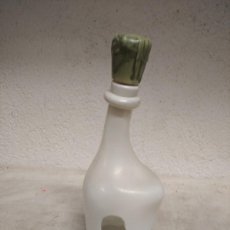 Botellas antiguas: ANTIGUA BOTELLA CON FIRMA DE DALÍ, A IDENTIFICAR, VACIA
