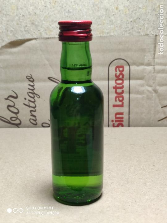 Botellas antiguas: whisky J B MINIATURA - Foto 2