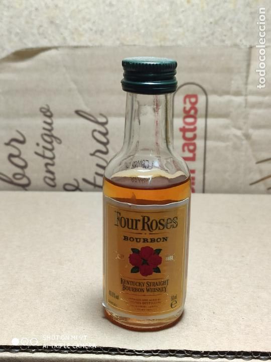 Botellas antiguas: WHISKY FOUR ROSES MINIATURA - Foto 1