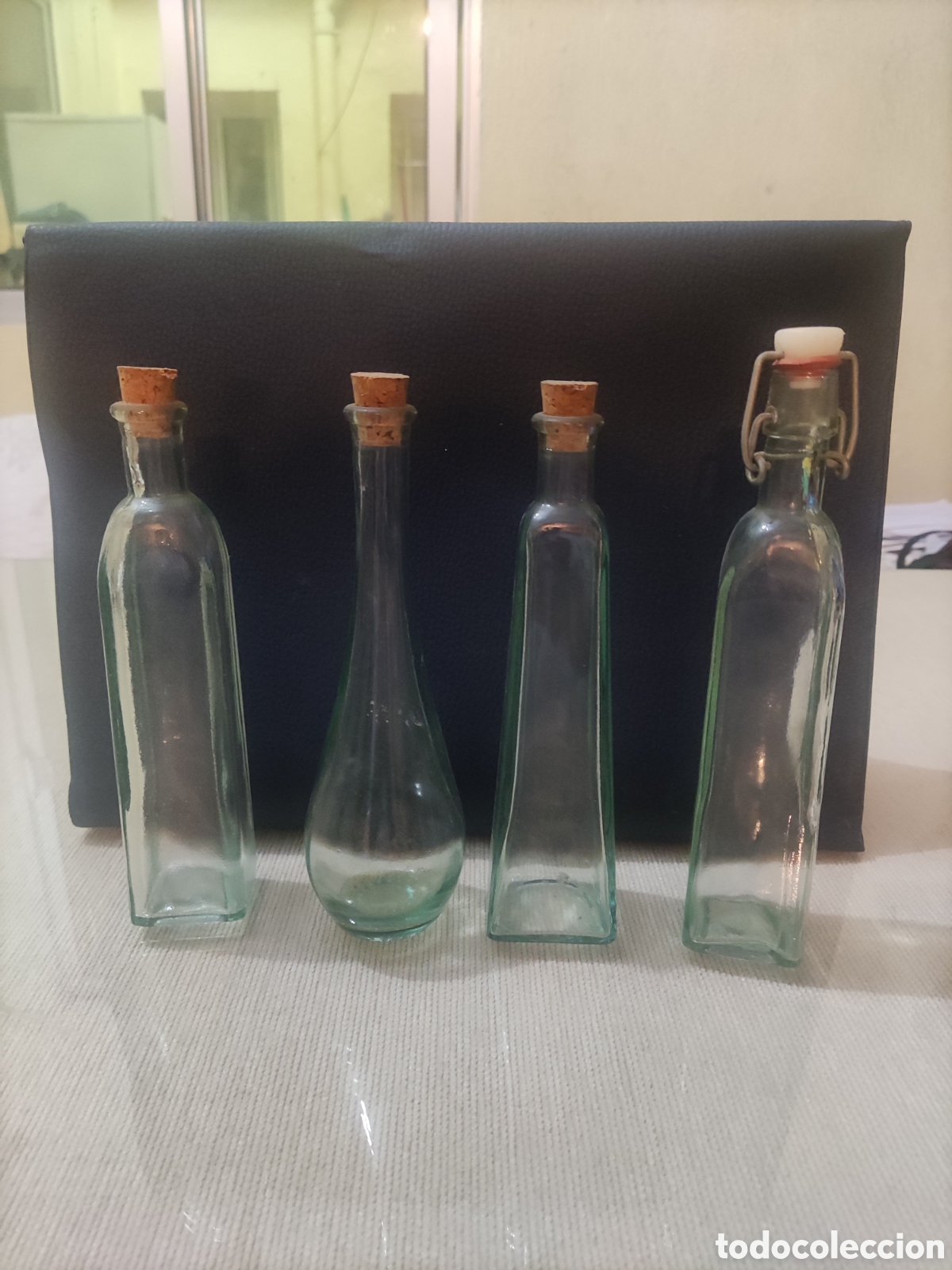 Botellas antiguas: Lote de 4 botellitas antiguas. - Foto 2