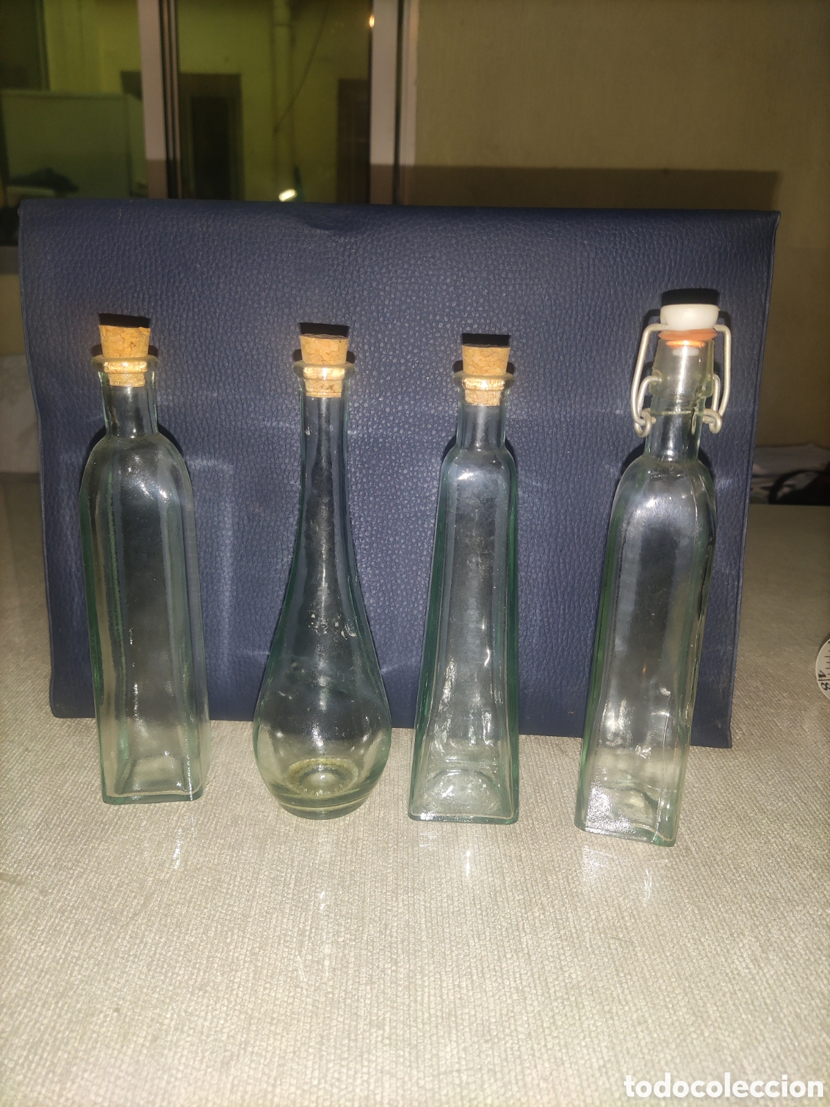 Botellas antiguas: Lote de 4 botellitas antiguas. - Foto 1