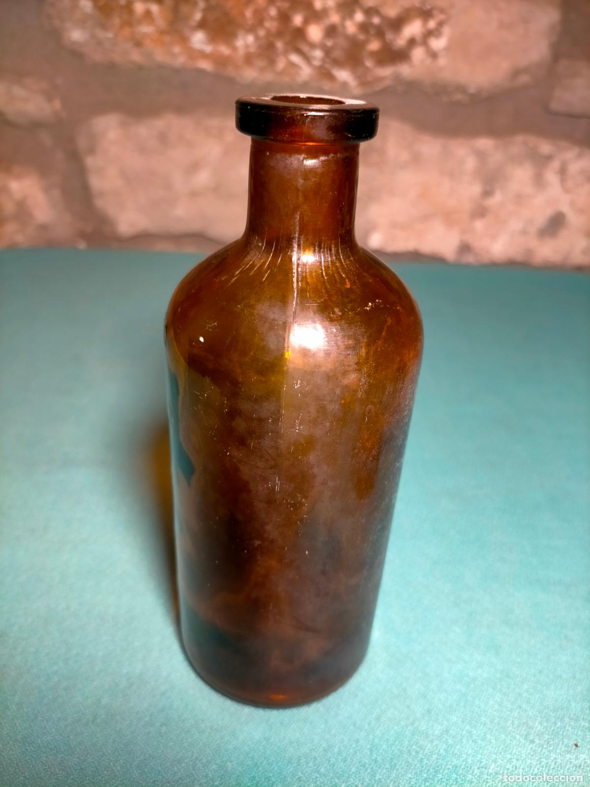 Botellas antiguas: Botella de cristal marr&oacute;n antigua - Foto 2