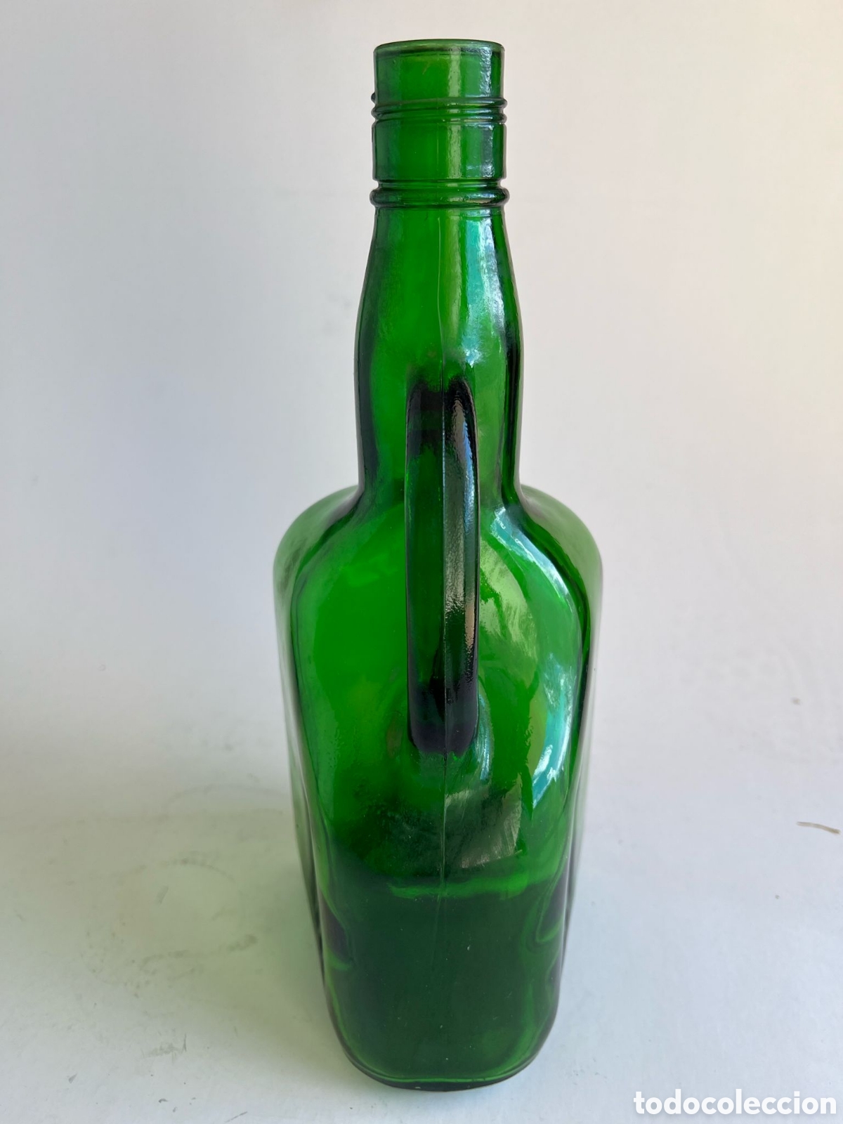 Botellas antiguas: Botella marcada en la base JUSTERINI & BROOKS. Vacia. Triangular. 32 ctms - Foto 2