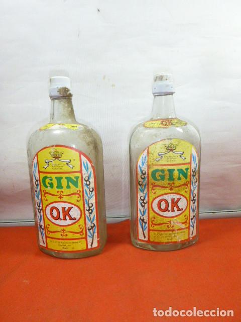 Botellas antiguas: DOS BOTELLAS GIN, OK. SOBRE PAPEL - Foto 1