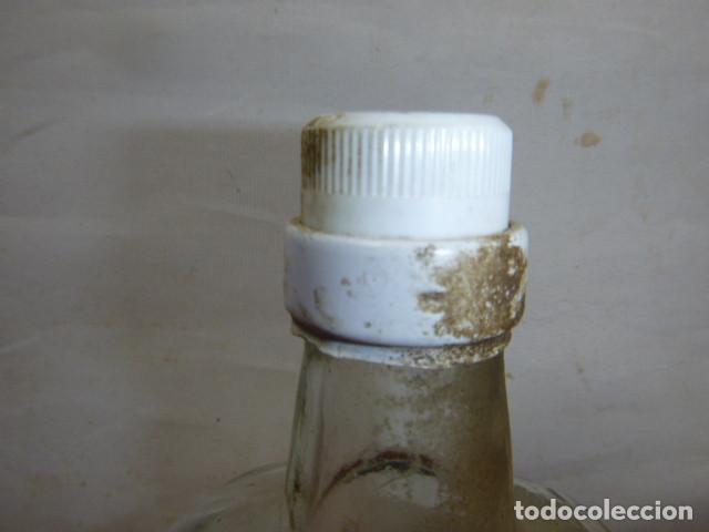 Botellas antiguas: DOS BOTELLAS GIN, OK. SOBRE PAPEL - Foto 3