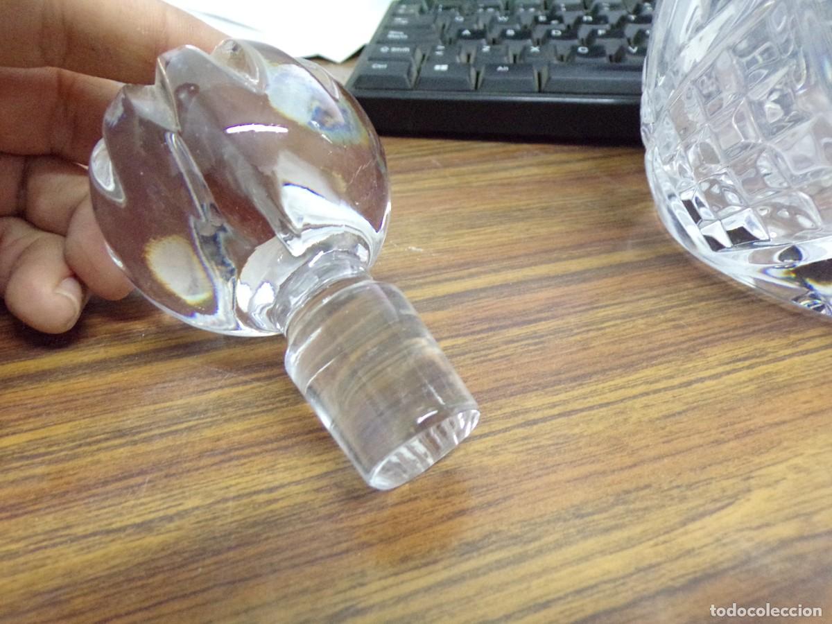 Botellas antiguas: ESTAMOS LIQUIDANDO. BOTELLA CRISTAL TALLADO - Foto 3
