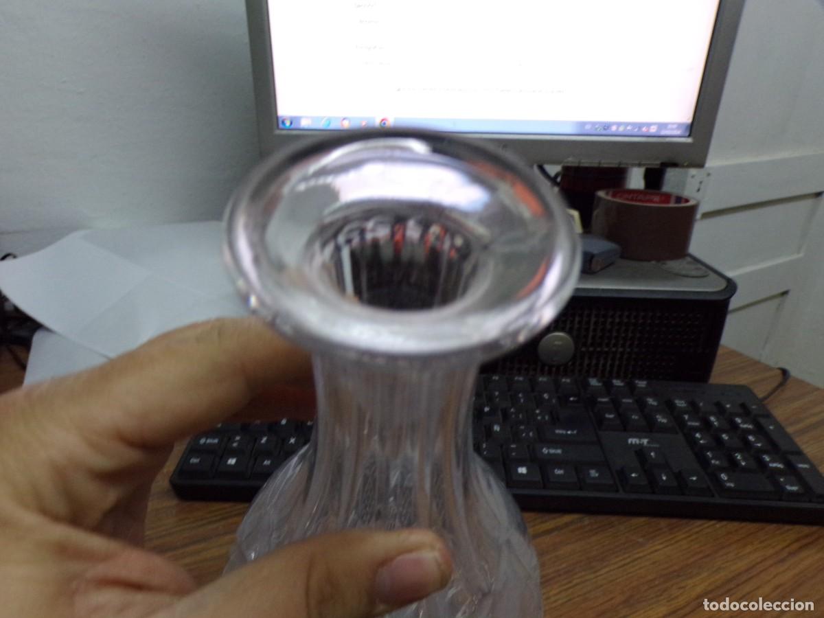 Botellas antiguas: ESTAMOS LIQUIDANDO. BOTELLA CRISTAL TALLADO - Foto 4