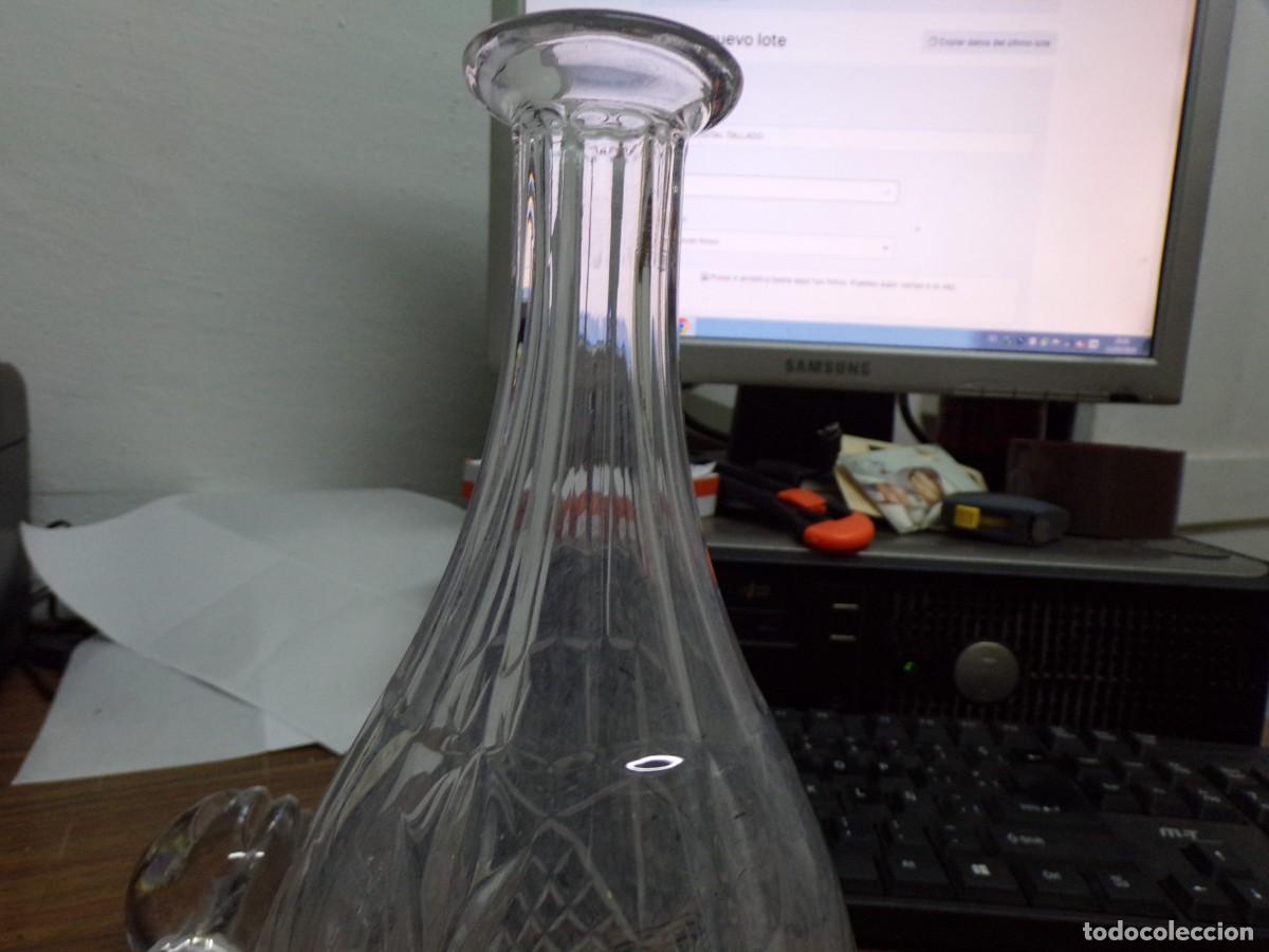 Botellas antiguas: ESTAMOS LIQUIDANDO. BOTELLA CRISTAL TALLADO - Foto 6