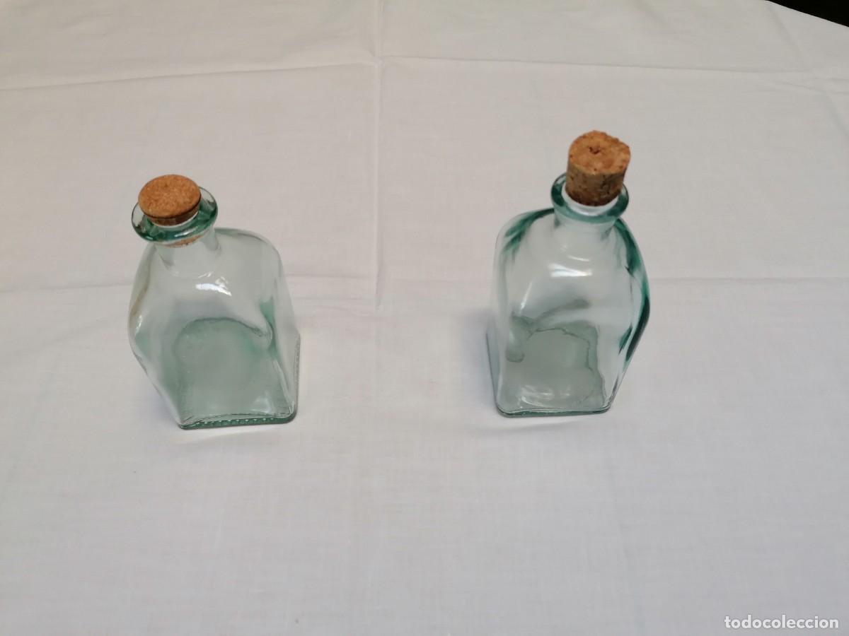 Botellas antiguas: frascas peque&ntilde;as de cristal - Foto 1