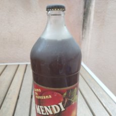 Bottiglie antiche: CURIOSA BOTELLA DE ZUMO DE MANZANA MEDI ES DE 1 LITRO TAPÓN CORONA