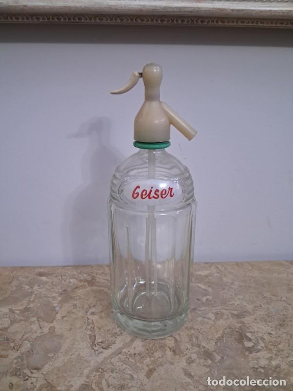 Botellas antiguas: SIF&Oacute;N BOTELLA CRISTAL CON RELIEVE MARCA GEISER - Foto 1