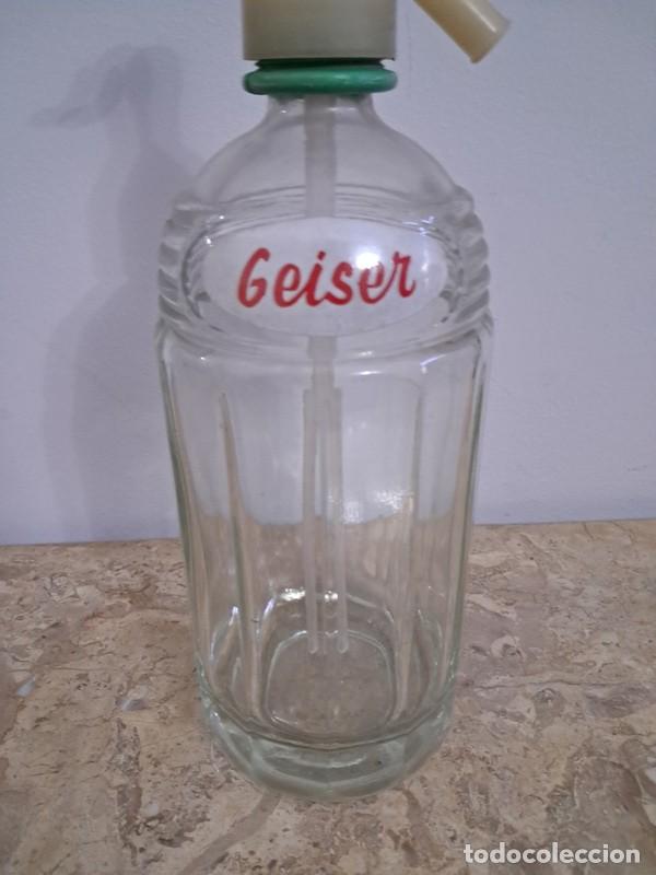 Botellas antiguas: SIF&Oacute;N BOTELLA CRISTAL CON RELIEVE MARCA GEISER - Foto 2