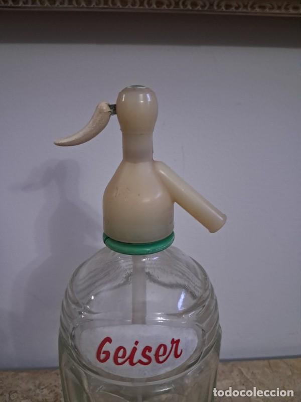 Botellas antiguas: SIF&Oacute;N BOTELLA CRISTAL CON RELIEVE MARCA GEISER - Foto 3
