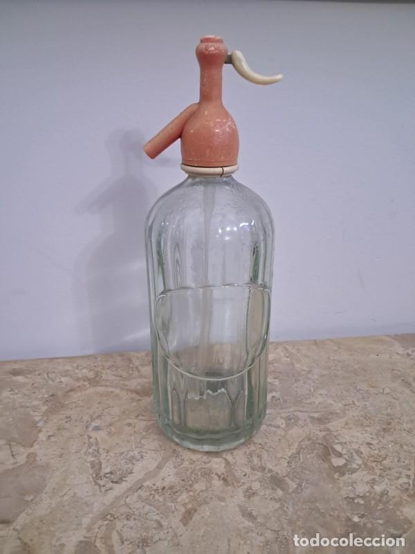 Botellas antiguas: SIF&Oacute;N BOTELLA CRISTAL CON RELIEVE - Foto 1