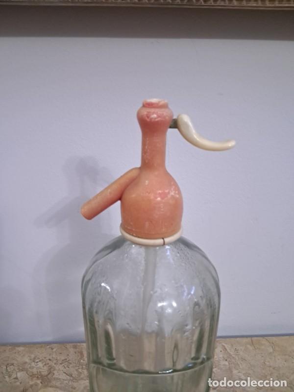 Botellas antiguas: SIF&Oacute;N BOTELLA CRISTAL CON RELIEVE - Foto 2