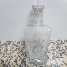 Botellas antiguas: ANTIGUA BOTELLA LECHE VICTORIA F. LL BELLEZA DE LA MUJER, BARCELONA, LETRAS EN RELIEVE