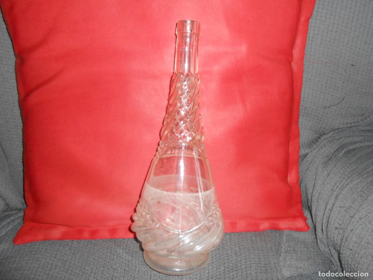 Botellas antiguas: BOTELLA VIDRIO CON RELIEVES - Foto 1